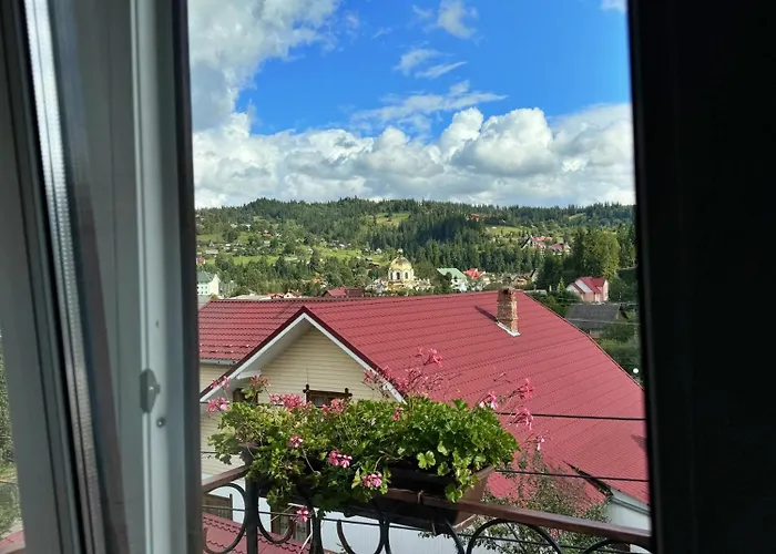 U Nazara Konukevi *